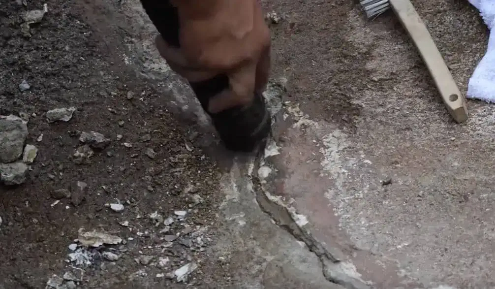 fountain and pond reseal crack drying | Lake Management Inc.
