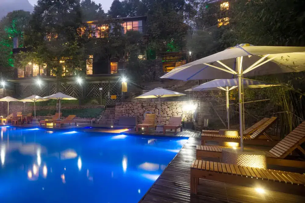 Hotel Pool Management