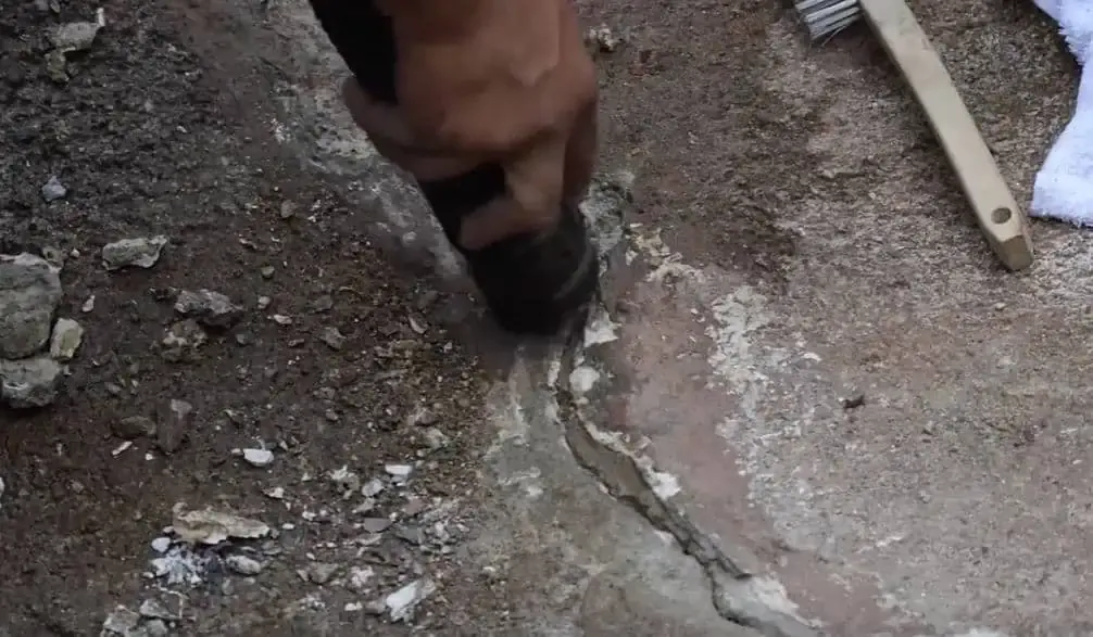 fountain and pond reseal crack drying | Lake Management Inc.