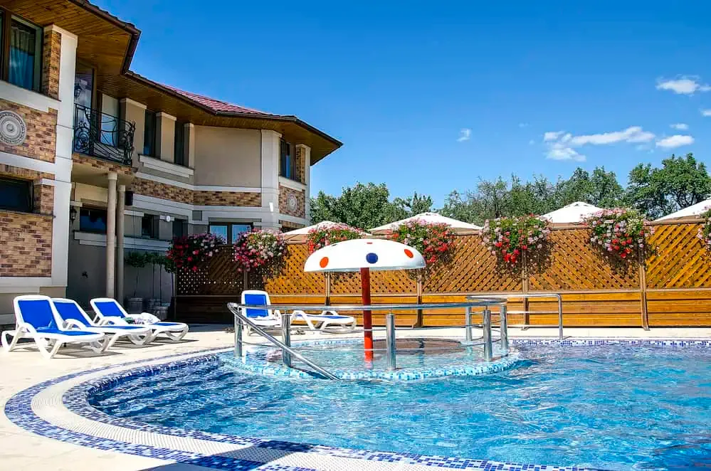 Hotel aquatic facility design and construction